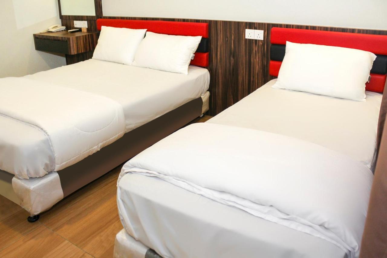 Oyo 90027 Happy Hotel Johor Bahru Bagian luar foto