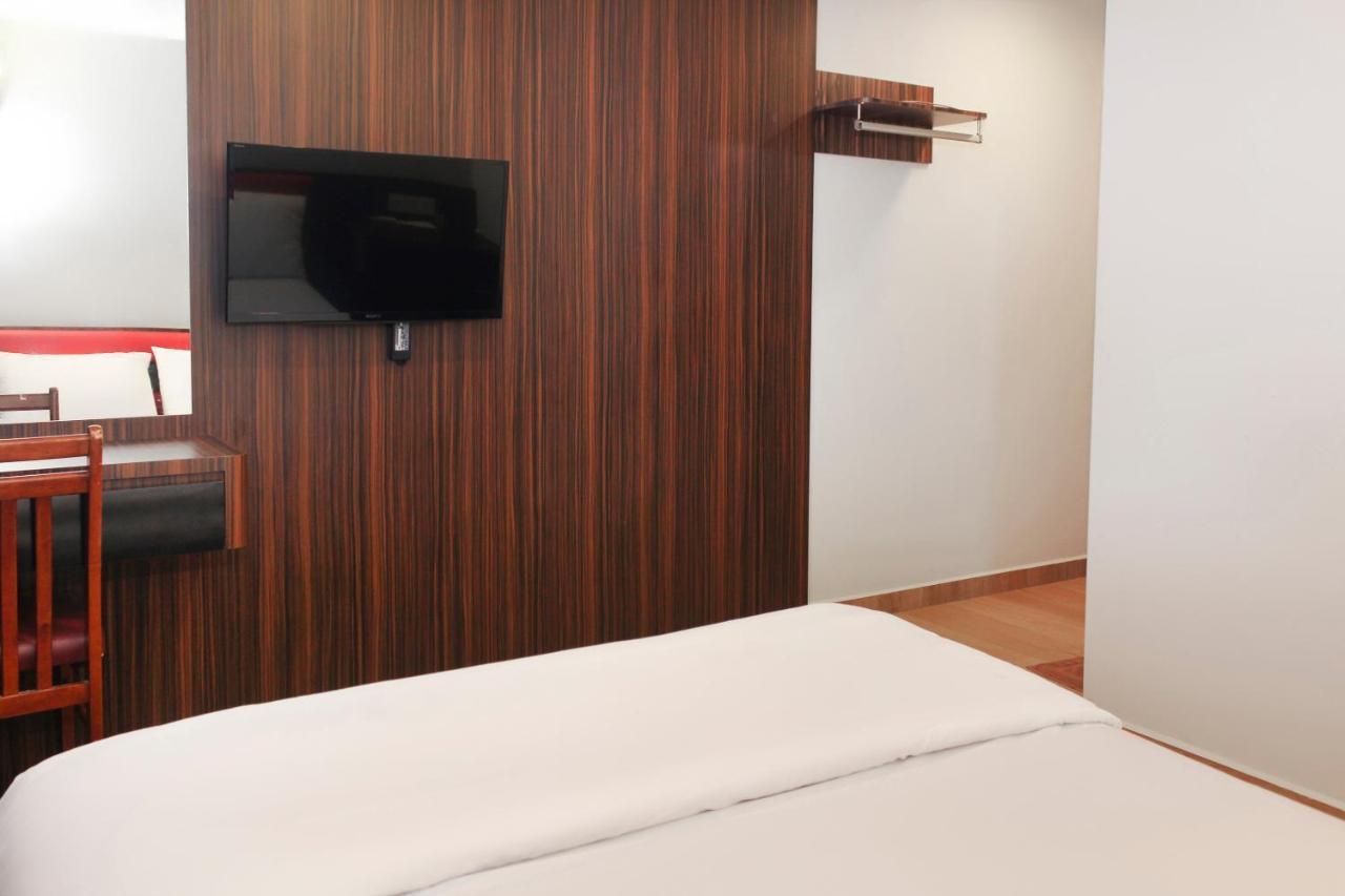 Oyo 90027 Happy Hotel Johor Bahru Bagian luar foto