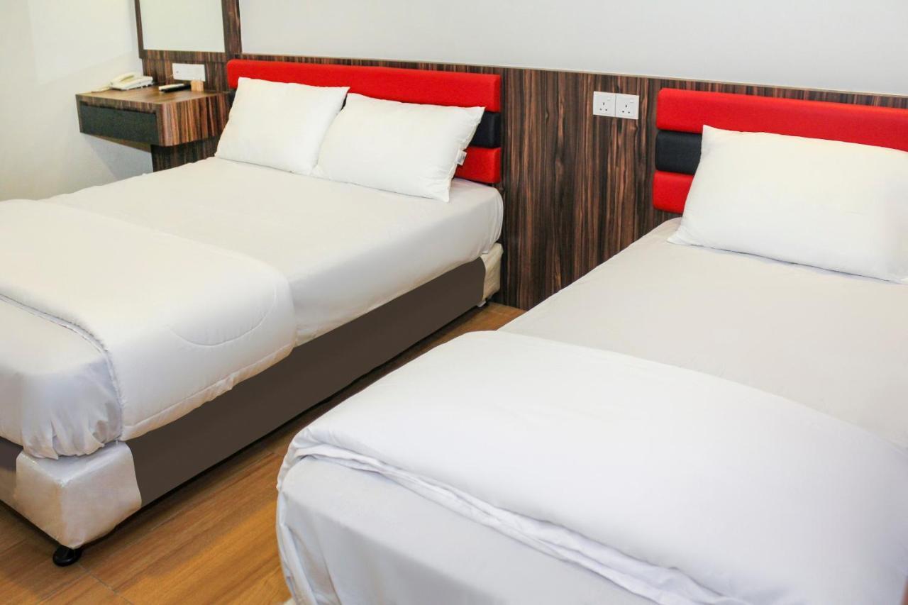 Oyo 90027 Happy Hotel Johor Bahru Bagian luar foto