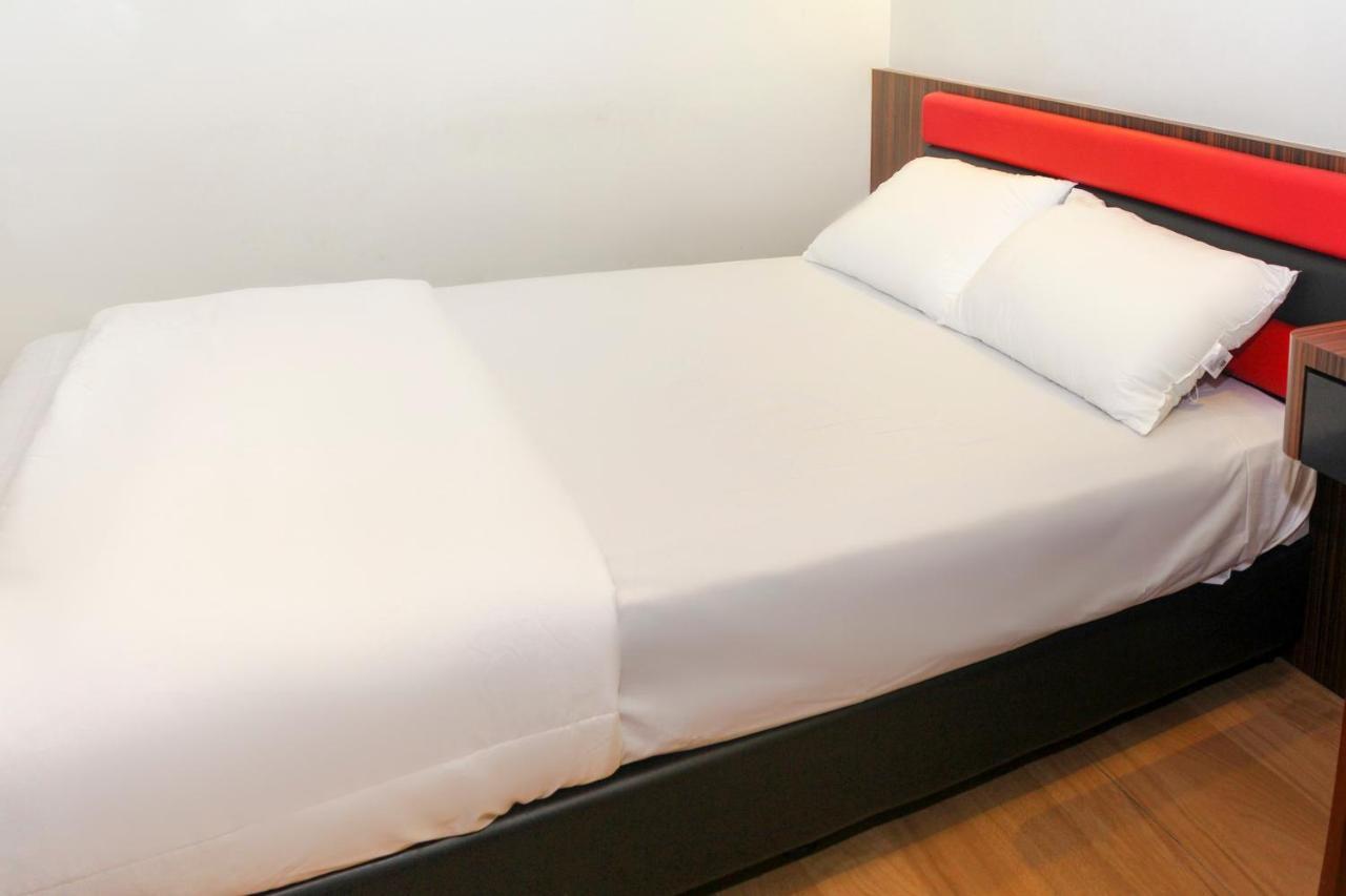 Oyo 90027 Happy Hotel Johor Bahru Bagian luar foto
