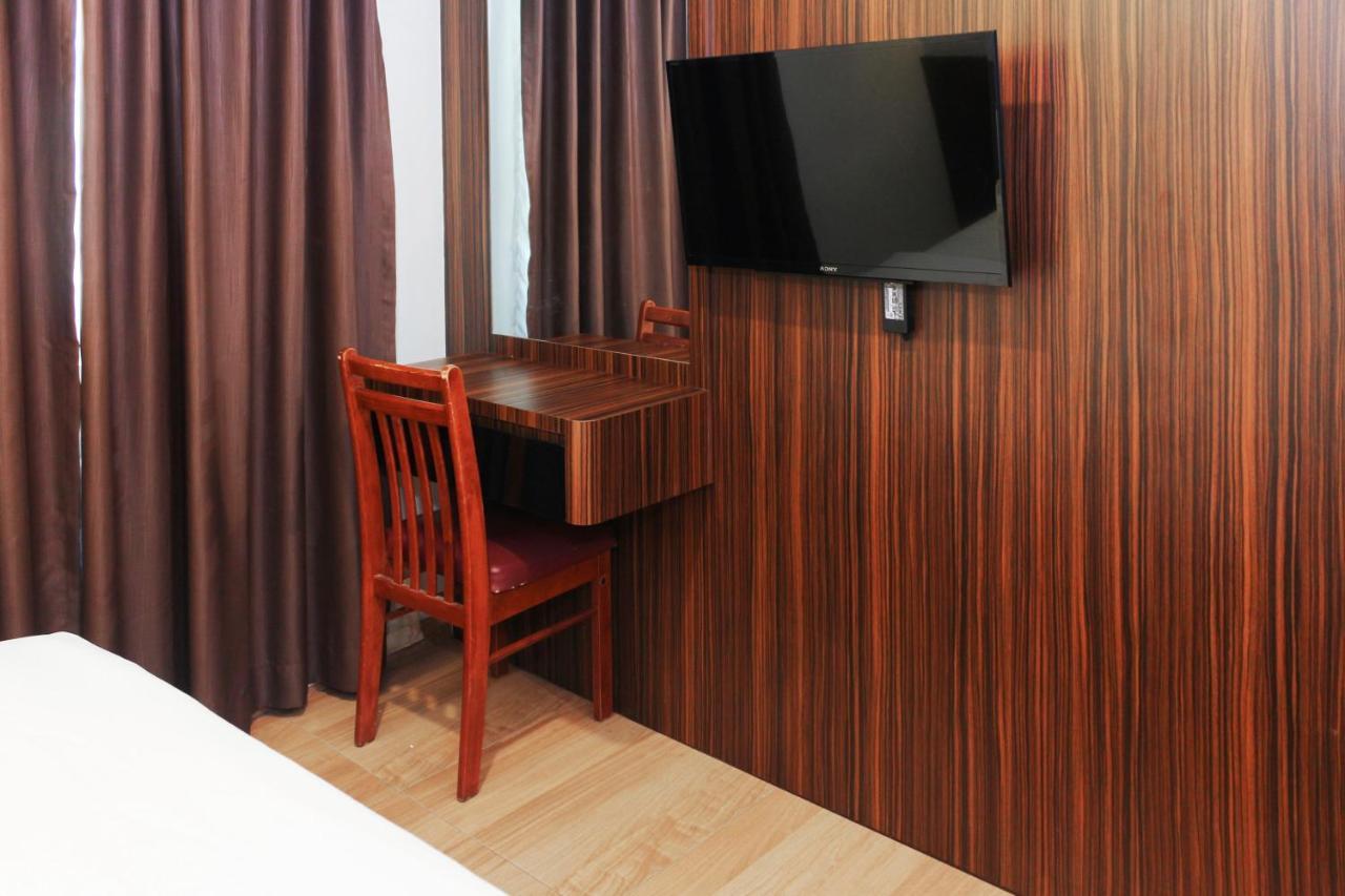 Oyo 90027 Happy Hotel Johor Bahru Bagian luar foto