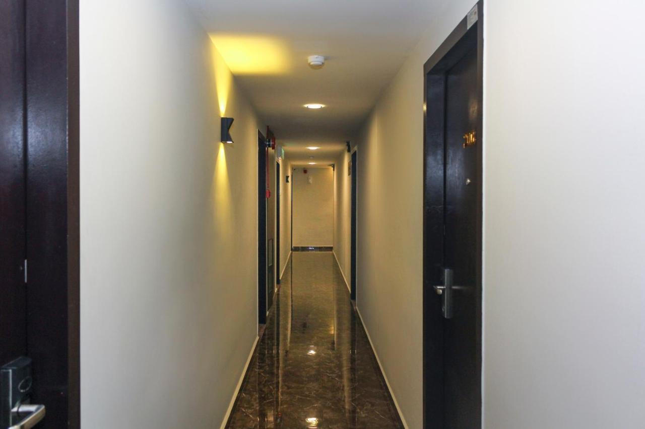 Oyo 90027 Happy Hotel Johor Bahru Bagian luar foto